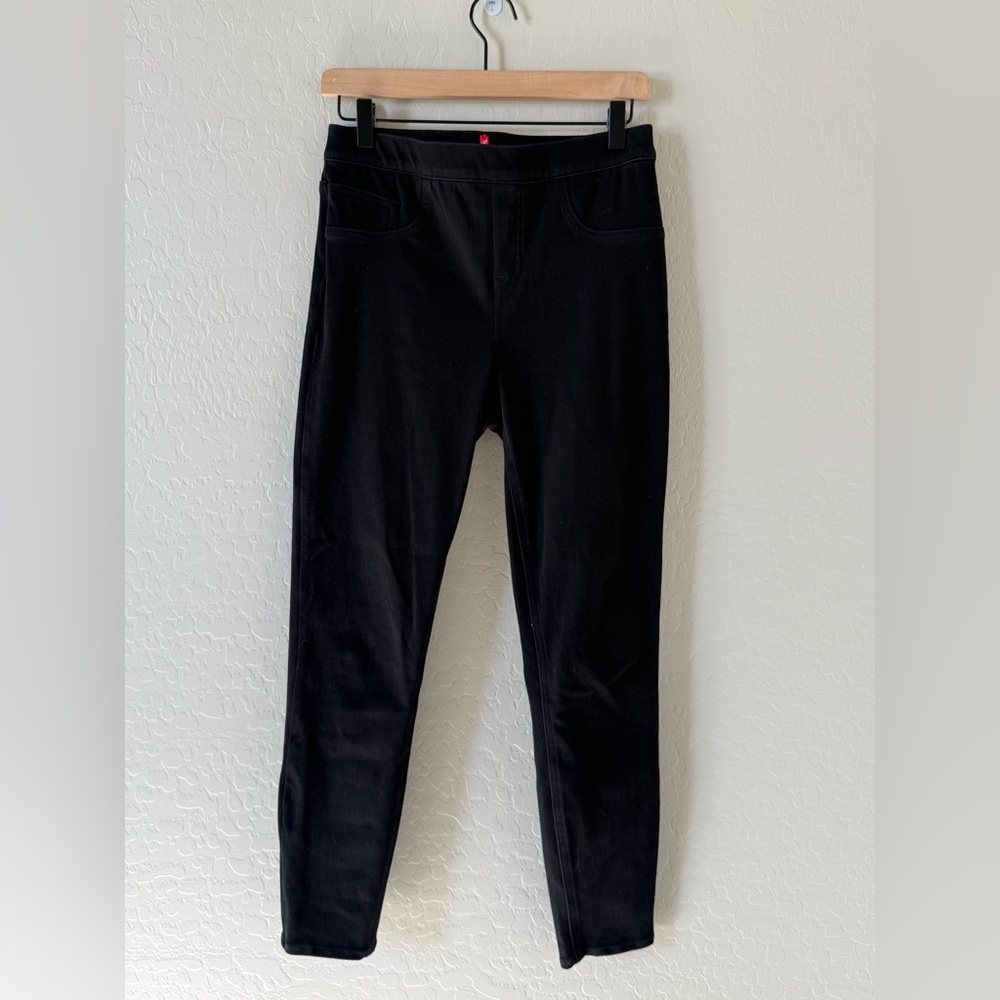 Sleek Black Women's Slimming Jeggings - Medium